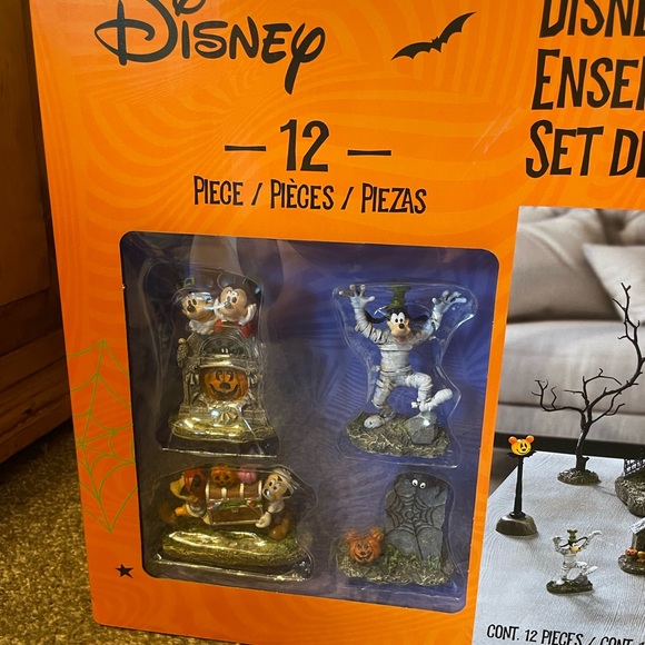 Costco exclusive Disney Halloween 🎃 set - Picture 3 of 14